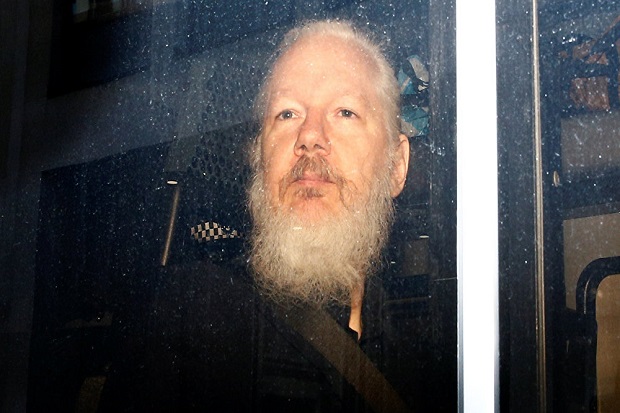 Parlemen Inggris Minta Assange Diekstradisi ke Swedia Dibanding ke AS
