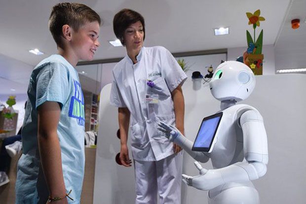 Robot Membantu Tugas Perawat di Rumah Sakit