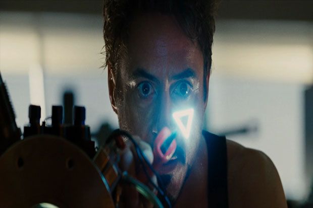 Iron Man Diduga Pakai Kekuatan Tesseract Sejak Film Iron Man 2