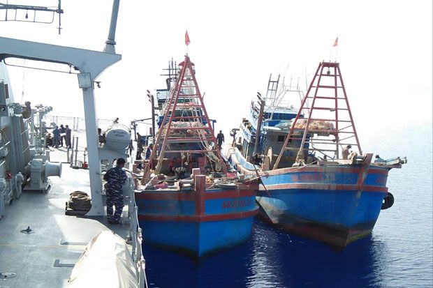 TNI AL Tangkap 2 Kapal Vietnam Pencuri Ikan di Laut Natuna