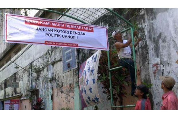 Kampung Anti Politik Uang Pasang Puluhan CCTV, Poster dan Banner