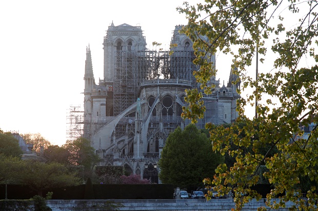 Prancis Pertimbangkan Tawaran Rusia Bantu Pembangunan Notre Dame