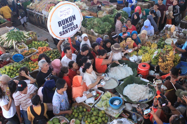 Pemilu Berjalan Damai, Pedagang Pasar Gede Solo Gelar Acara Sumsuman