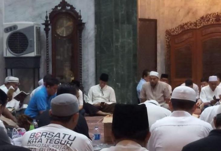 Sandiaga Uno Berangsur Pulih Hadiri Malam Nisfu Syaban di Masjid At-Taqwa