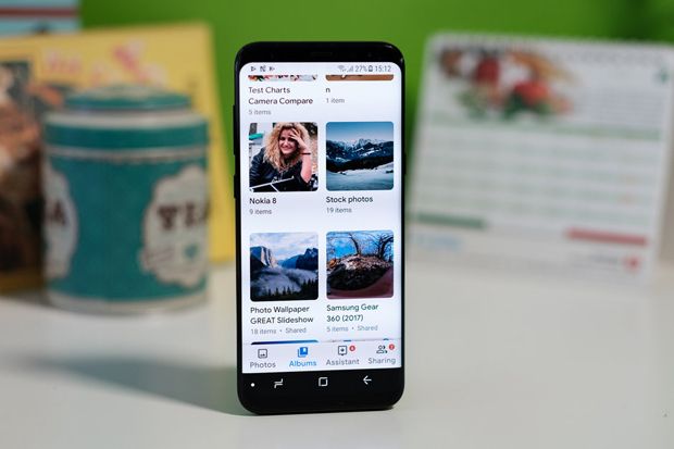 Google Mulai Membuat Aplikasi untuk Smartphone Layar Lipat