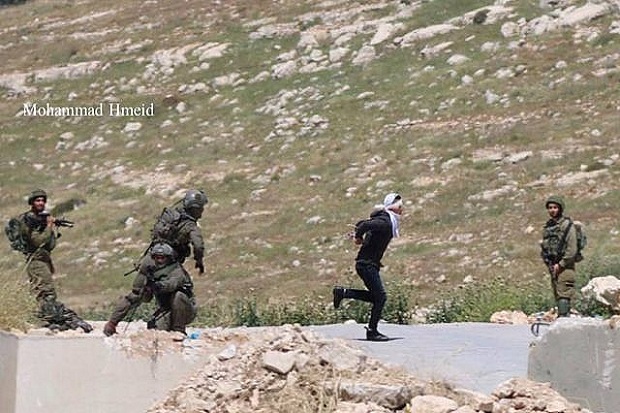 Tentara Israel Tembak Remaja Palestina yang Diborgol dan Mata Ditutup