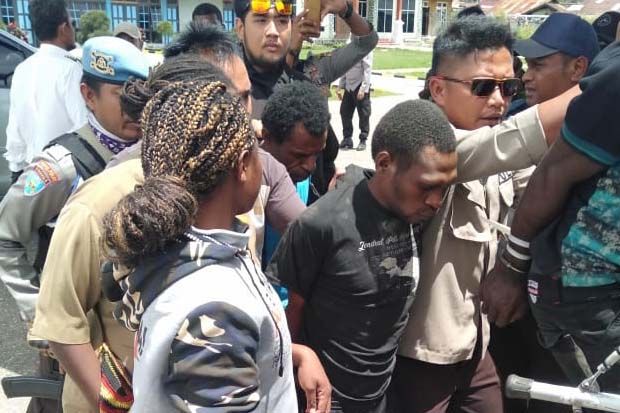 Polisi Tangkap Tiga Anggota Kelompok Bersenjata di Kabupaten Paniai