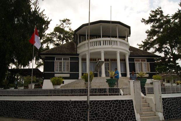 Peninggalan Bung Karno Masih Berdiri Kokoh di Tepi Danau Toba