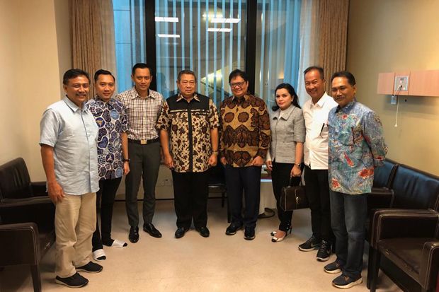 Petinggi Partai Golkar Jenguk Ani Yudhoyono di Singapura