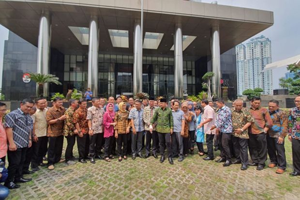Wali Kota Bogor Ajak Kepala Dinas dan Camat ke Gedung KPK