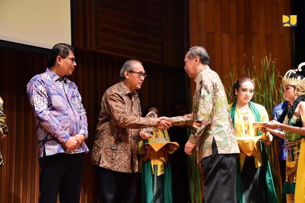 Kementerian PUPR Terima Penghargaan Prestasi Tinggi Kementerian 2014-2019