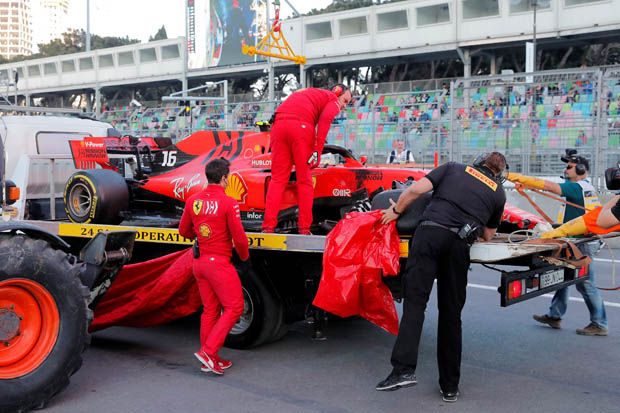 Hamilton Pahami Kemarahan Leclerc Saat Menghantam Pembatas di  Tikungan 8