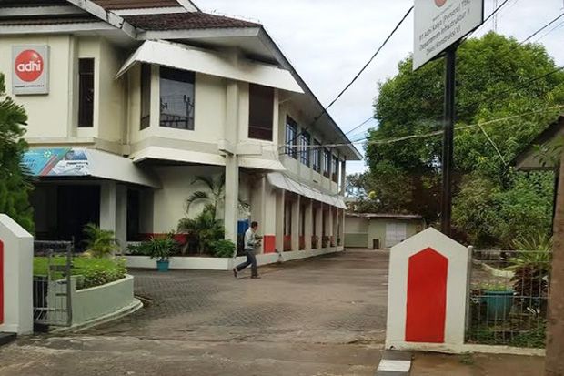 KPK Geledah Kantor PT Adhi Karya di Makassar