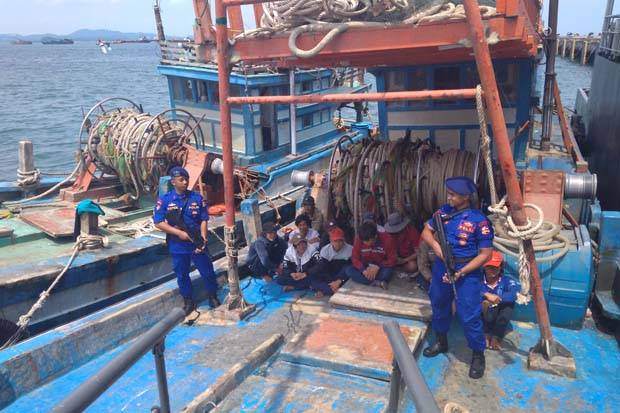 Kapal Ikan Ilegal Asal Malaysia Ditangkap Pengawas Perikanan KKP