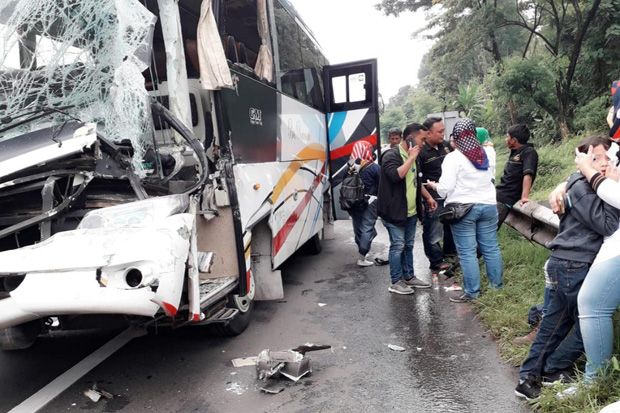 12 Penumpang Bus Luka-luka dalam Kecelakaan di Cipularang