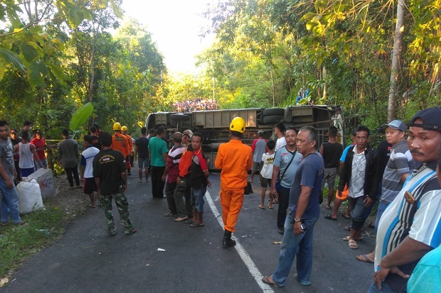 Bus Rombongan Wisatawan Asal Demak Terguling, Satu Penumpang Tewas