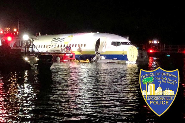 Tergelincir, Pesawat Boeing 737 Tercebur ke Sungai Florida