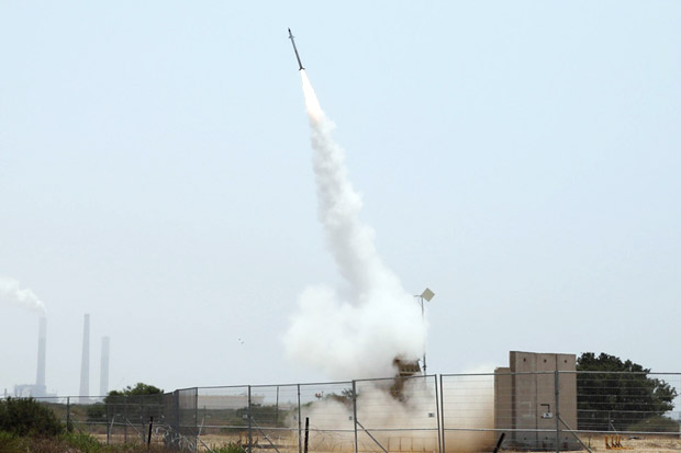 Hamas Hujani Israel dengan Puluhan Roket