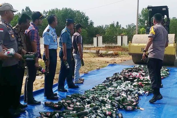 Polres Bintan Musnahkan Ratusan Botol Minuman Beralkohol