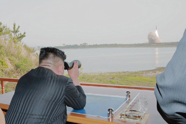 Kim Jong-un Pantau Langsung Uji Coba Rudal Balistik Jarak Pendek Korut
