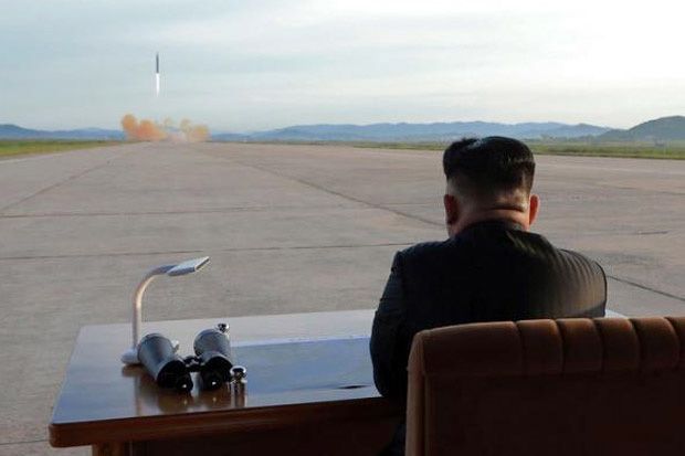 Pemimpin Korea Utara  Kim Jong-un Pantau Tes Peluncuran Roket