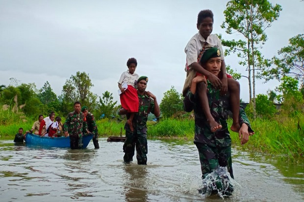 Perahu Sekolah Yonif 755, Antar Anak Kampung Dibra Wujudkan Cita-cita