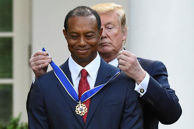 Tiger Woods Raih Penghargaan Sipil Tertinggi AS