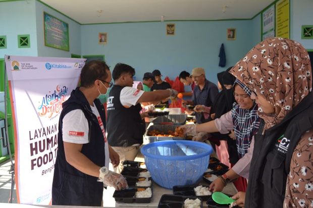 Korban Banjir Bengkulu Nikmati Hidangan Humanity Food Truck ACT