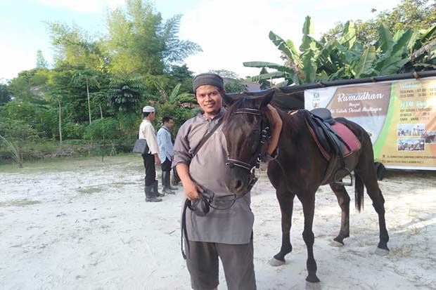 Menikmati Keseruan Ngabuburit Sambil Berkuda di Pekanbaru