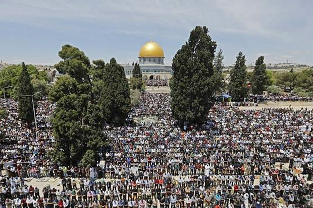 Jumat Pertama Ramadhan, Ratusan Ribu Jamaah Serbu Masjid Al-Aqsa