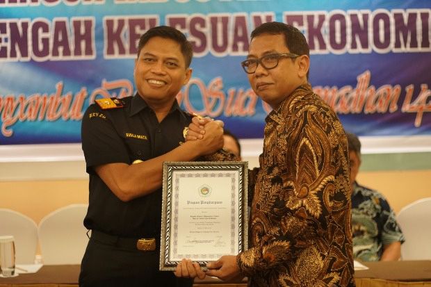 Bea Cukai Batam Raih Penghargaan Indonesian National Shipowners Association