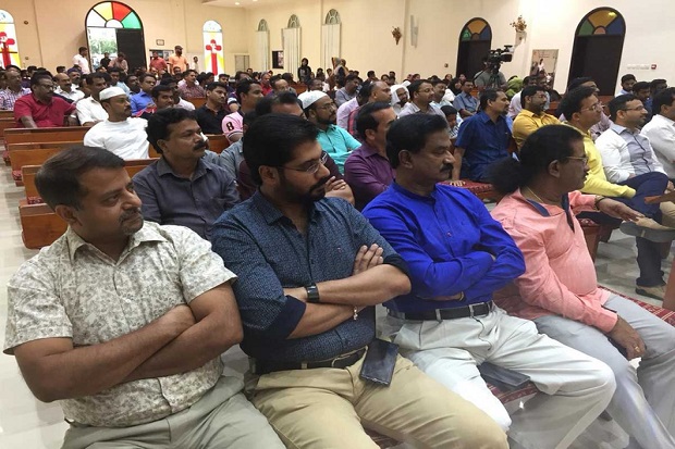 Pertama di UEA, Muslim, Kristen dan Hindu Buka Puasa Bersama di Gereja
