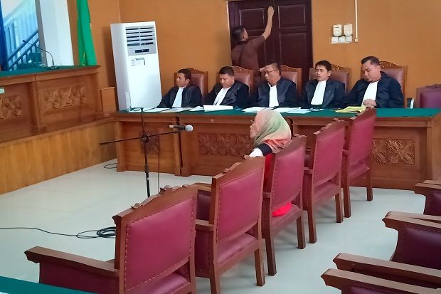 Hakim Pertanyakan Alasan Ratna Sarumpaet Berbohong