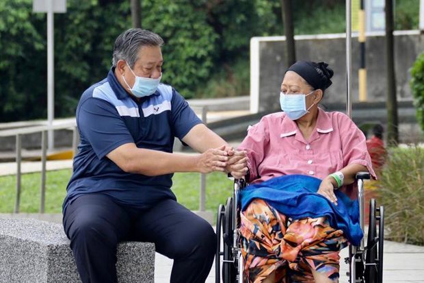 Setelah Tiga Bulan Dirawat, Ani Yudhoyono Hirup Udara Segar