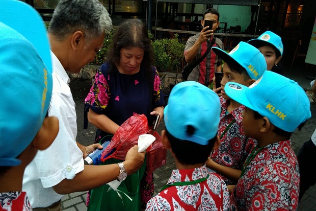KLHK Kampanye Puasa Bersih Sampah Plastik di Rest Area Cibubur