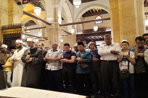 Meninggal di Mesir, Mahasiswi Indonesia Disalatkan di Masjid Al Azhar