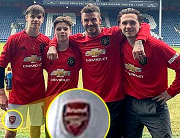 Putra Beckham, Pakai Seragam Man United Tapi Celananya Arsenal