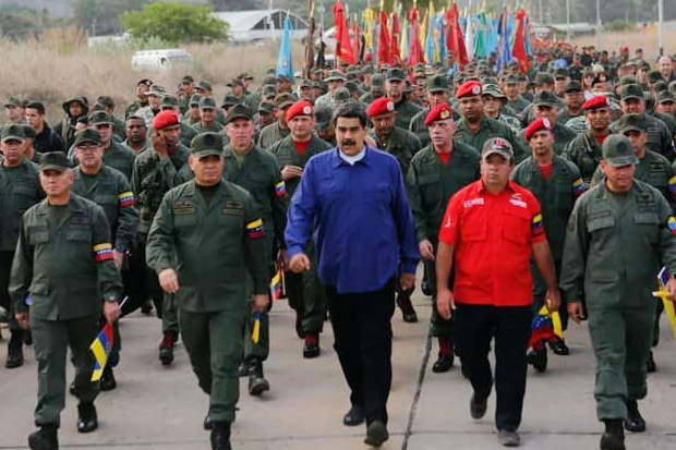Tentara Venezuela: Kami Menunggu AS dengan Senjata di Tangan