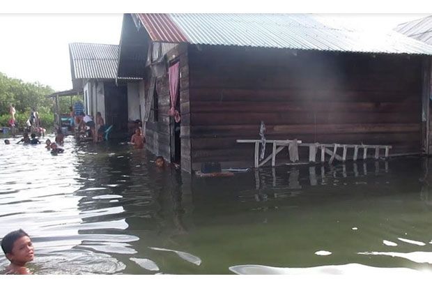 Diguyur Hujan Ratusan Rumah di Medan Labuhan Terendam Banjir