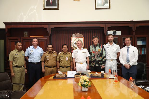 Pimpinan Kapal HMAS Success Kunjungi Balai Kota Makassar
