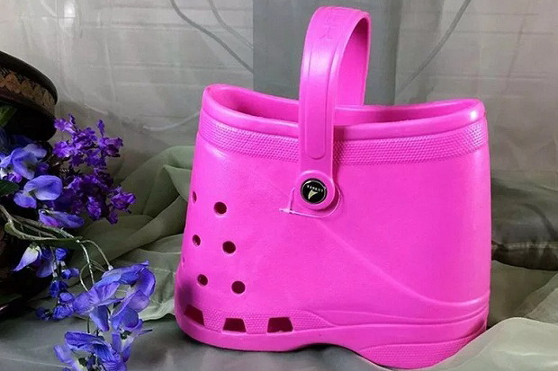 Terinspirasi dari Sepatu Crocs, Optari Rilis Tas Tangan Unik