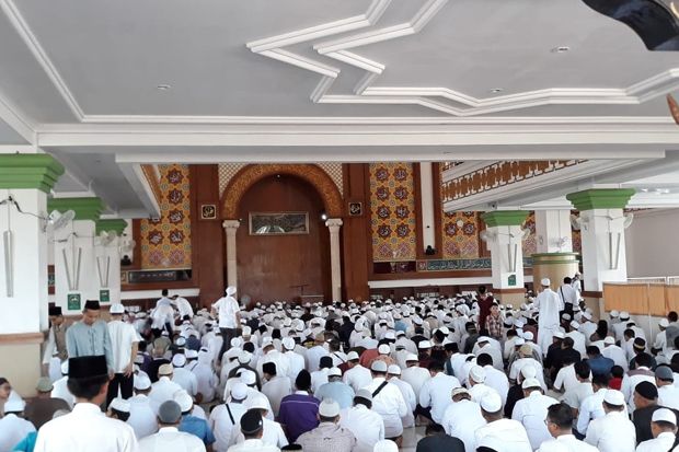 Ustaz Arifin Ilham Wafat, Jamaah Masjid Az-Zikra Gelar Zikir Bersama