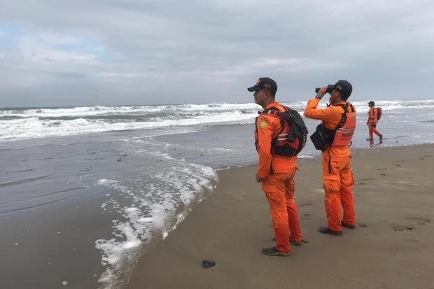 Berenang di Laut, Jenazah Bocah 10 Tahun Ditemukan di Pantai Jayanti Cianjur