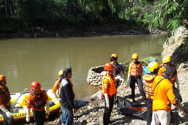 Wanita Cantik Ditemukan Tewas Mengambang di Sungai Serayu Banjarnegara