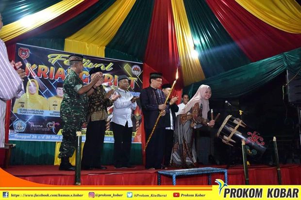 Bupati Kobar Nurhidayah Buka Festival Kriang Kriut 2019