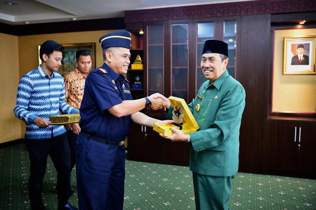 Tingkatkan Sinergi Antar-Instansi, Bea Cukai Riau Kunjungi Gubernur