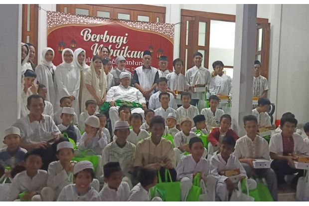 Empat Komunitas Relawan Jokowi-Maruf Gelar Syukuran dan Santunan