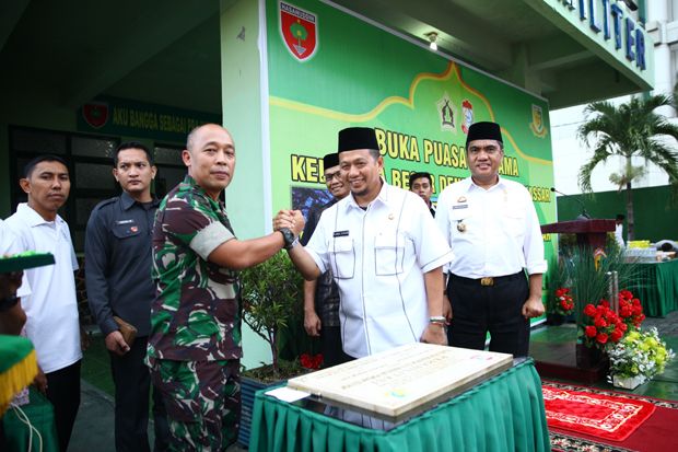 Pj Wali Kota Iqbal Letakkan Batu Pertama Renovasi Denpom XIV/4 Makassar