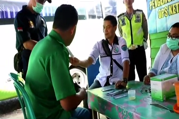 Polres Tanggamus Tes Urine Sopir Bus yang  Melintas di Jalinbar Lampung