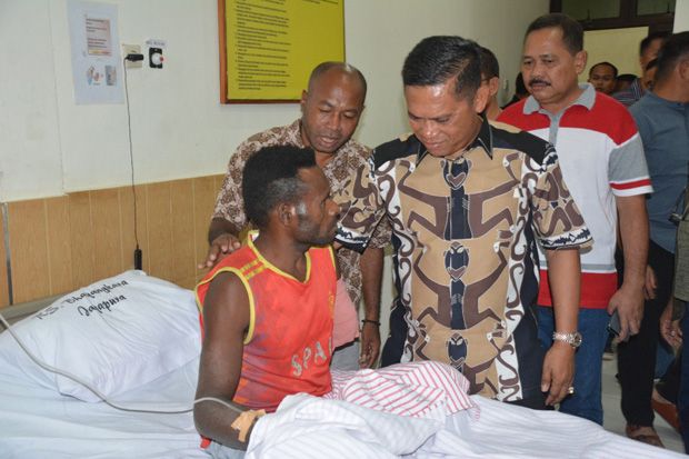 Pangdam dan Komnas HAM Membesuk Korban Kerusuhan Fayit Papua